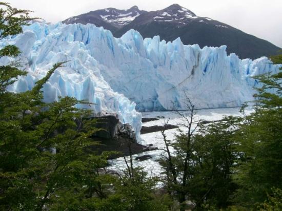 PATAGONIA  ARGENTINA El Glacio Bar abrió sus puertas  el pasado 19 septiembre del 2011