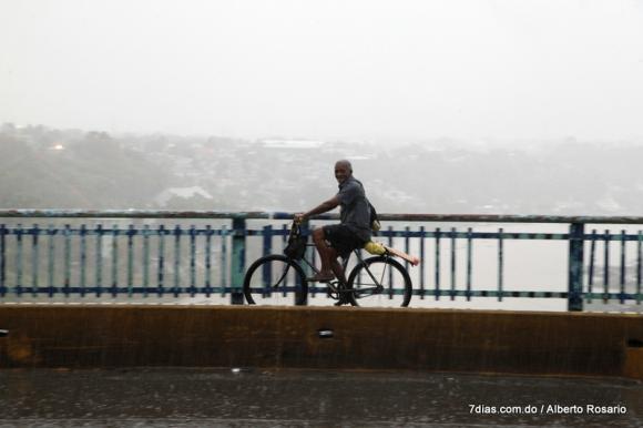 Tormenta Chantal Convertida en mucha agua para bañarse en Bicicletas.