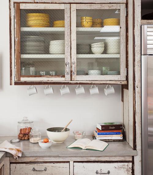 Una casa en el sur de California con toquesindustriales y vintage