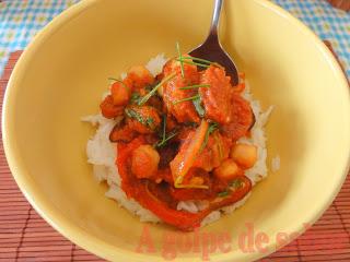 Guiso de garbanzos, chorizo y rúcula acompañado de arroz basmati