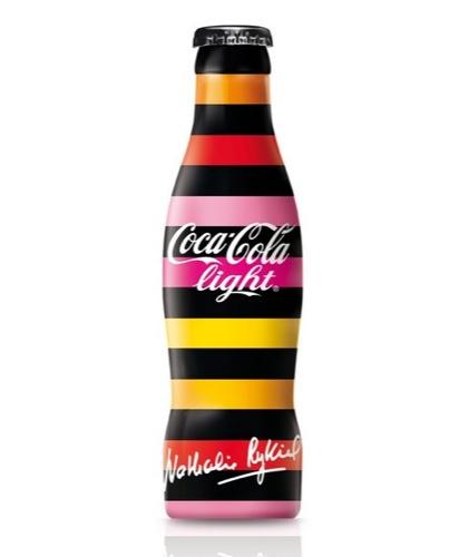 Marc Jacobs viste a Coca-Cola Light