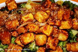 Tofu en salsa con brócoli