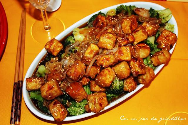Tofu en salsa con brócoli