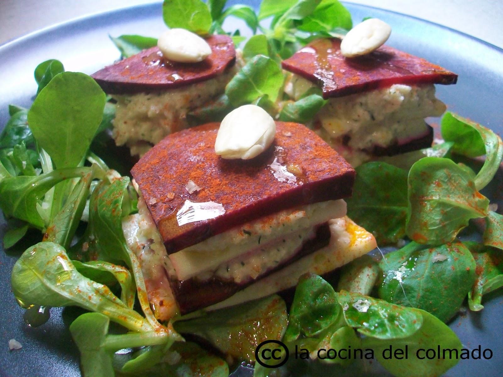 Montaditos de remolacha y calabacín con queso de almendras