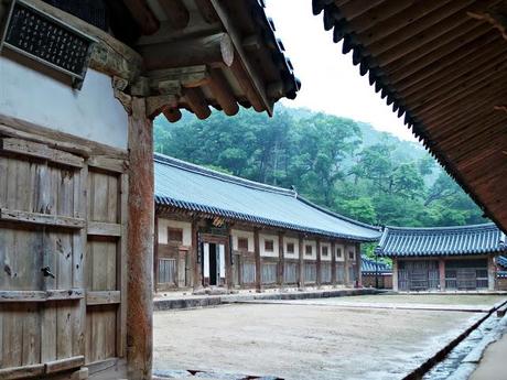 Templo Haeinsa. Experiencia en un templo budista coreano. Templo Haeinsa. Experiencia en un templo budista coreano.
