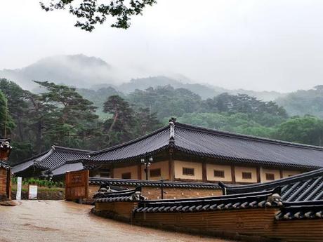 Templo Haeinsa. Experiencia en un templo budista coreano. Templo Haeinsa. Experiencia en un templo budista coreano.