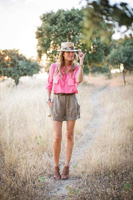 cristina blanco, fashion bloggers, spain fashion bloggers, OUTFITS, bdba, shorts seda verde caza, camisa fluor, canotier, bohochic hat, bohochic tocados, steve by steven madden, mini chic, lacambra, dime que me quieres, adamarina, Aristocrazy, Michael Kors, 