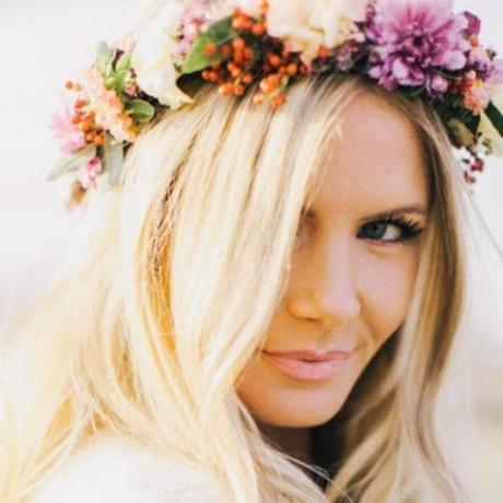 inspiration, flower crowns, brides, rustic wedding, novias, coronas de flores, invitadas con flores, flores para la cabeza, bohochic tocados, cristina blanco, guia de estilo blog, fashion bloggers