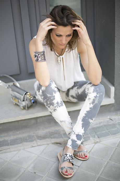 SPLASH! Bye bye skinny jeans... OUTFITS, maje, skinny jeans, elena estaun, hakei, bolsito plata zara, jimmy choo & hm, sandalias planas joya plata