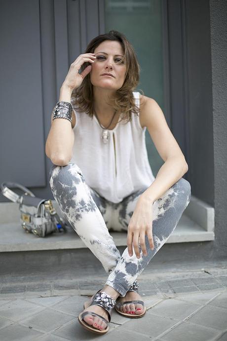 SPLASH! Bye bye skinny jeans... OUTFITS, maje, skinny jeans, elena estaun, hakei, bolsito plata zara, jimmy choo & hm, sandalias planas joya plata