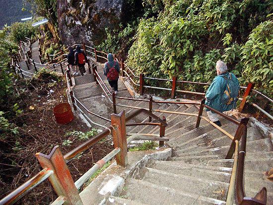 Escaleras y ruta de Adam's Peak