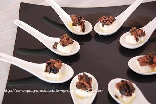 CUCHARITAS CON QUESO DE CABRA Y OLIVADA. CUCHARITAS CON QUESO DE CABRA Y OLIVADA.