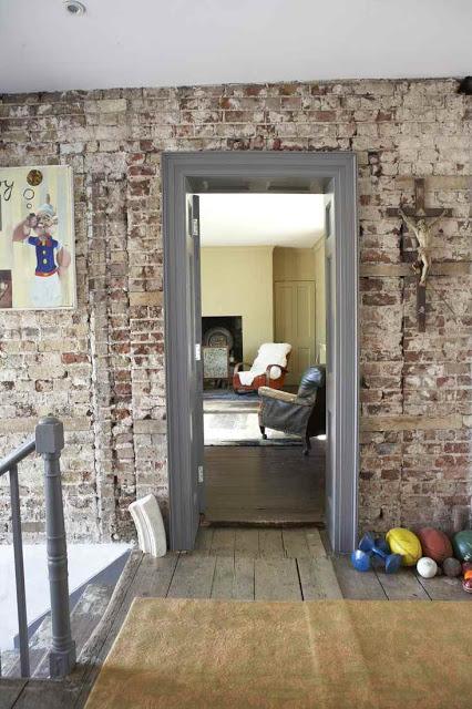 Raw walls and vintage details interior inspiration