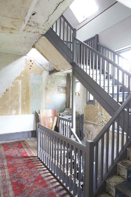 Raw walls and vintage details interior inspiration