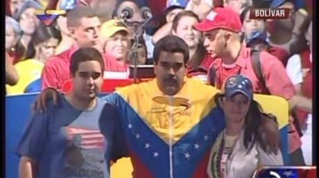Nicolás Maduro junto a su hijo y Cilia Flores | Captura VTV