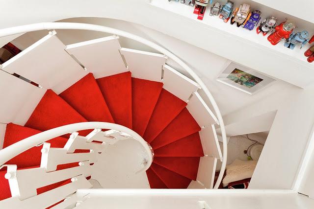 Una casa en blanco y rojo que te enamorará!