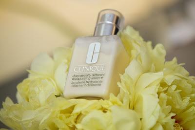 Hidratación y protección  durante todo el día con la nueva CLINIQUE DRAMATICALLY DIFFERENT LOTION +