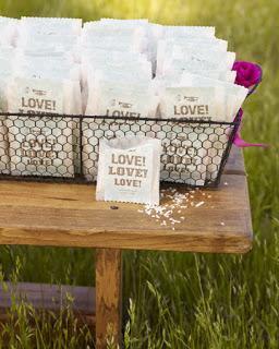 En una boda a la salida que preferís ¿arroz o confetti? En una boda a la salida que preferís ¿arroz o confetti?