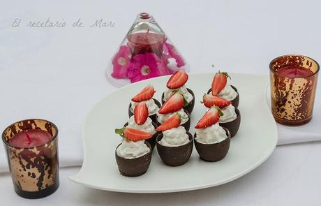 VASITOS DE CHOCOLATE CON NATA Y FRESAS