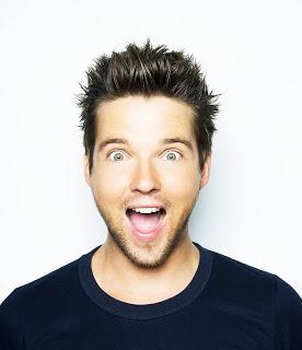 ENTREVISTA: MIKEL HENNET (CANTANTE D'NASH)