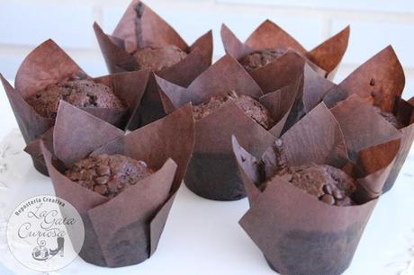 MUFFINS DE CHOCOLATE Y ZANAHORIA CON PEPITAS DE CHOCOLATE MUFFINS DE CHOCOLATE Y ZANAHORIA CON PEPITAS DE CHOCOLATE