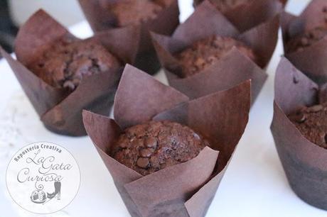 MUFFINS DE CHOCOLATE Y ZANAHORIA CON PEPITAS DE CHOCOLATE MUFFINS DE CHOCOLATE Y ZANAHORIA CON PEPITAS DE CHOCOLATE