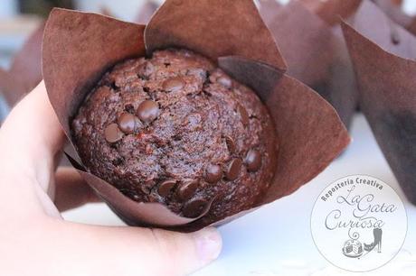 MUFFINS DE CHOCOLATE Y ZANAHORIA CON PEPITAS DE CHOCOLATE MUFFINS DE CHOCOLATE Y ZANAHORIA CON PEPITAS DE CHOCOLATE