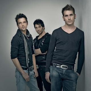 INTERVIEW: MIKEL HENNET (SINGER)