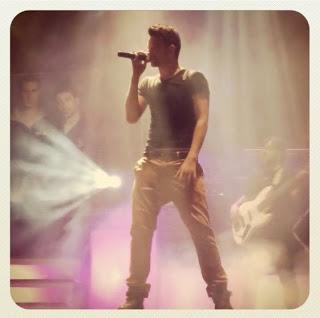 INTERVIEW: MIKEL HENNET (SINGER)