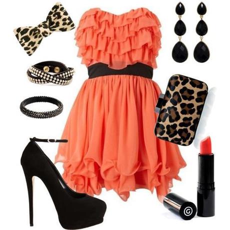 VESTIDO DE COLOR CORAL CON ACCESORIOS ANIMAL PRINT