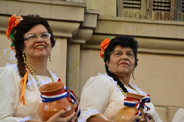 La Comunidad Paraguaya  /  The Paraguay Community