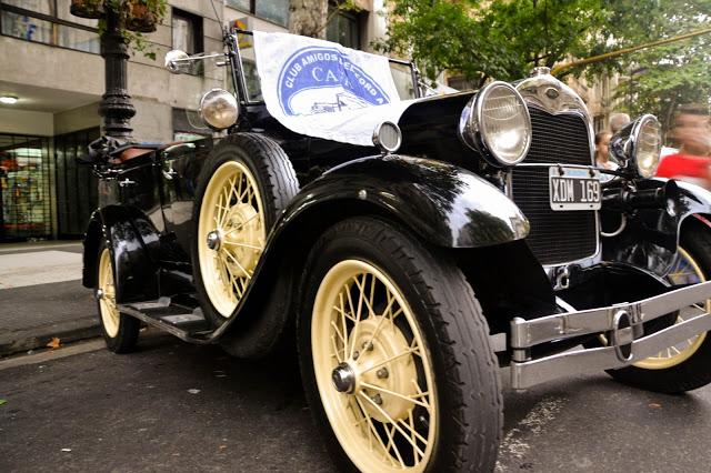 Autos Clásicos  /  Classic Cars