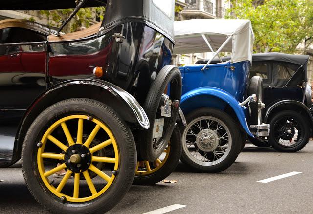 Autos Clásicos  /  Classic Cars