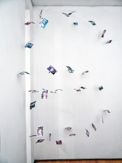 Instalación sobre la CRISIS. La banca y el pueblo.