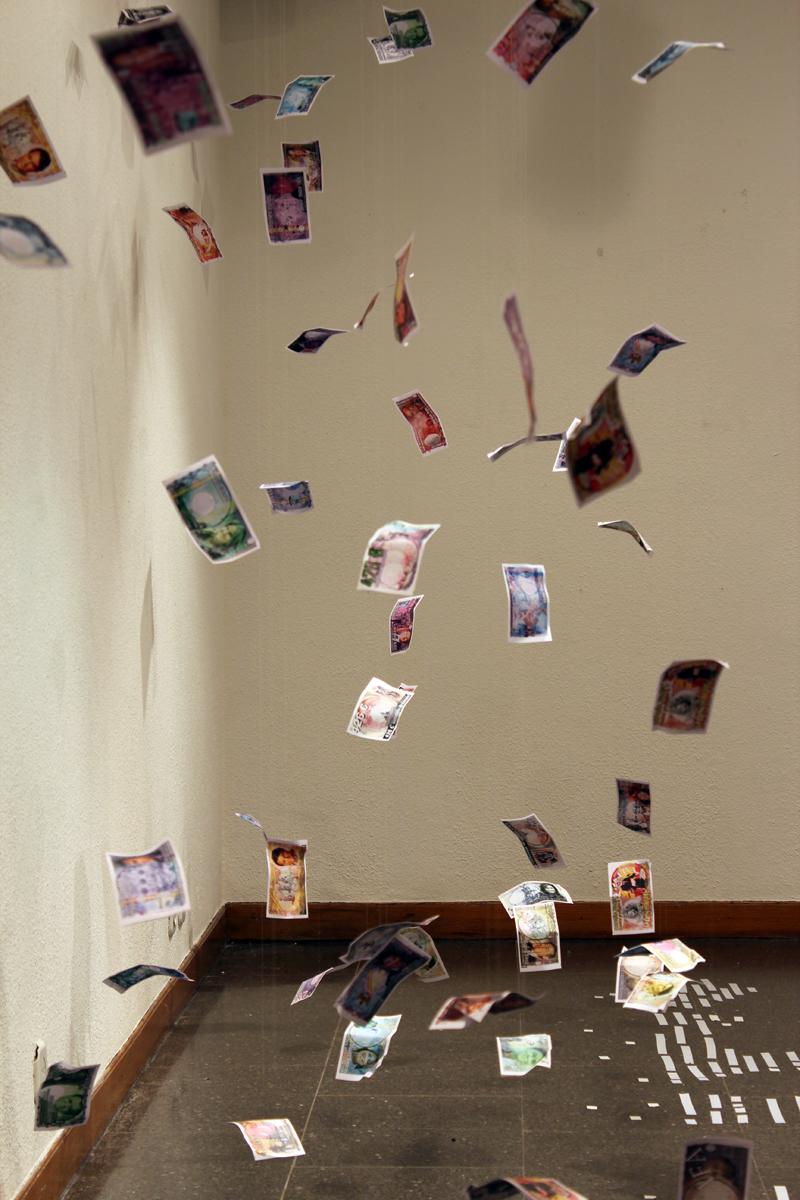 Instalación sobre la CRISIS. La banca y el pueblo.