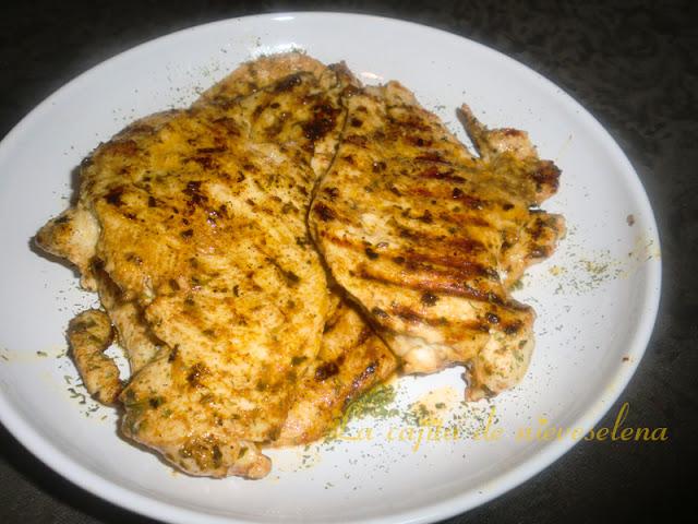 Pollo adobado de la abuela Carmen con mayonesa de aguacate