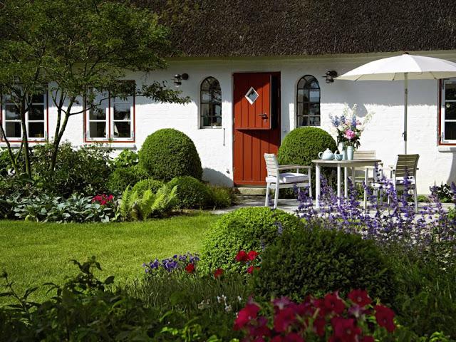 UN JARDIN EN TONO VIOLETAS