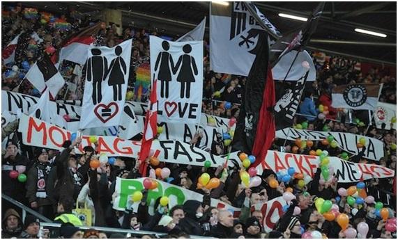 El equipo de fútbol alemán St. Pauli vuelva a mostrar su apoyo a la comunidad LGTB