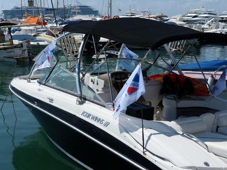 Un día de lujo: Paseo en barco en Ibiza con Ron Brugal