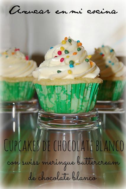 Cupcakes de chocolate blanco con swiss meringue buttercream de chocolate blanco