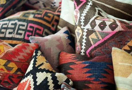 TURKISH KILIM, KASHMIR, DIYOGÍ Y OTROS ESTAMPADOS ÉTNICOS