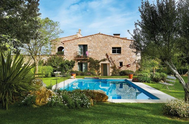 15 Piscinas para soñar este verano