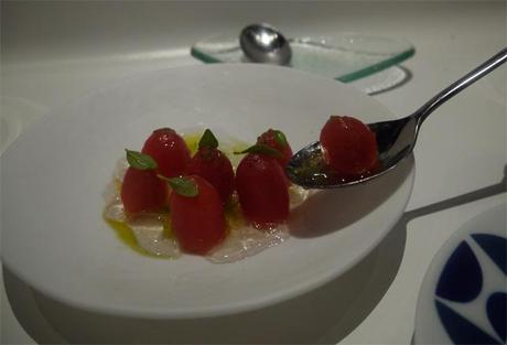 Ensalada de tomate con gelatina de consomé de gazpacho