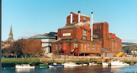 18.000 litros de whisky Chivas al río