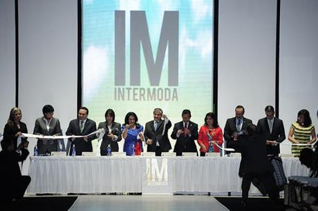 Exige la industria de la moda “acompañamiento” para este sector de parte de las autoridades de gobierno Corte de listón en Intermoda