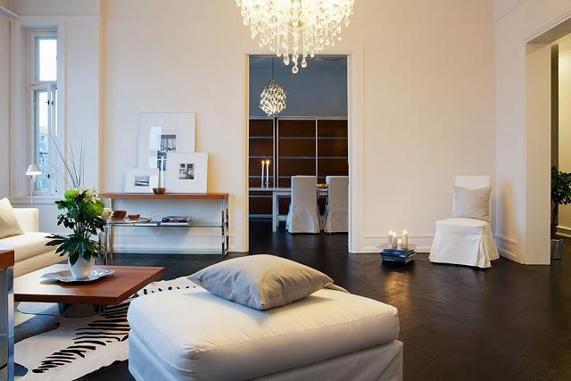 IMPECABLE SALON EN COLOR BLANCO