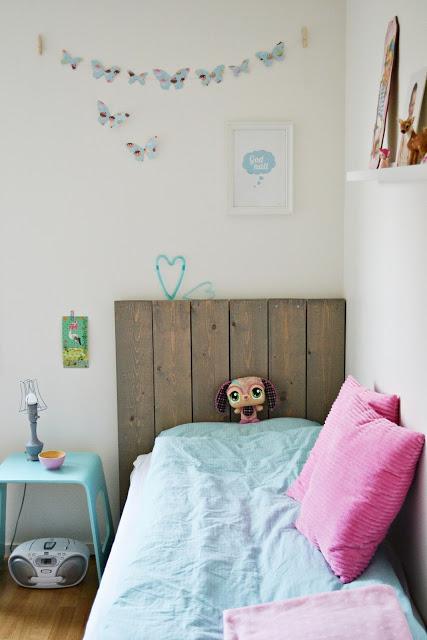 Habitacion infantil color turquesa. Detalles desnudos con proyectos Handmade