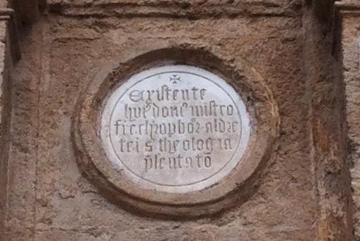 El arco de entrada al santuario de María Auxiliadora.