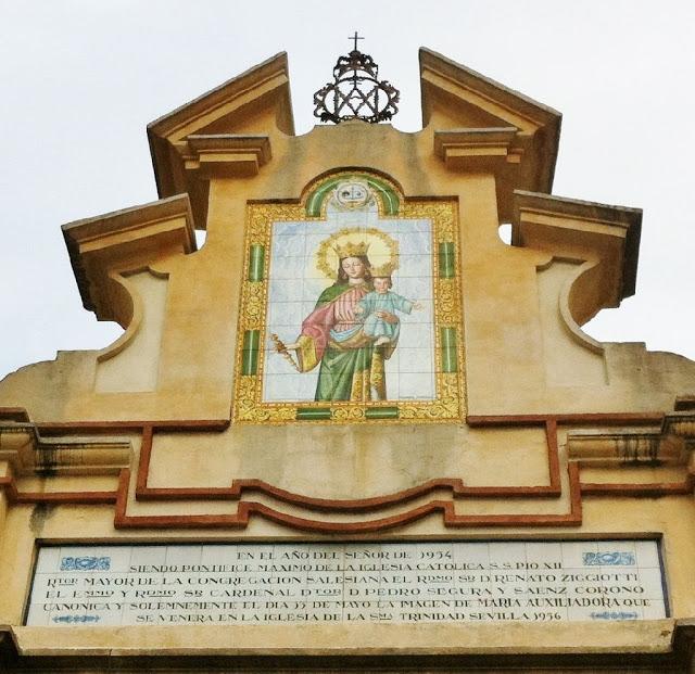 El arco de entrada al santuario de María Auxiliadora.