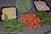 VERDURAS FRESCAS SALTEADAS CON MUSLITOS EN SALSA INDIA DE YOGURT E HIGO